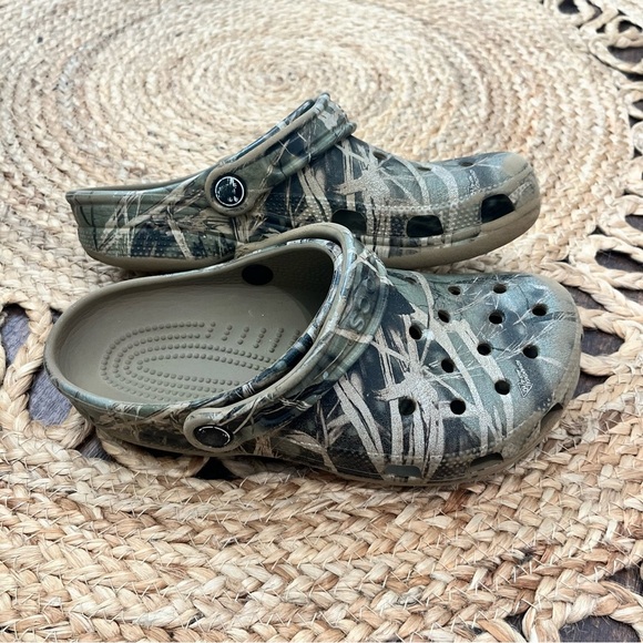 Crocs Camouflage Unisex Classic Clog Strap Men Size 5 Women’s Size 7 - Picture 1 of 4